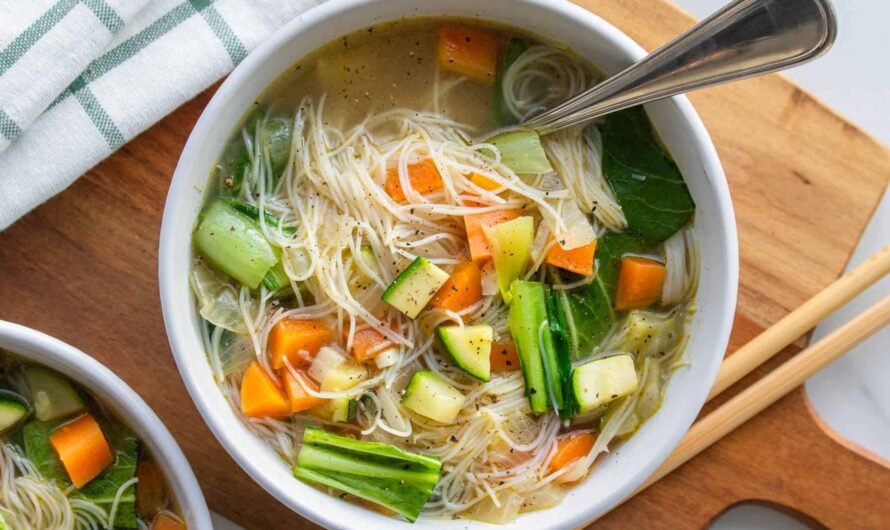 Рецепт диетического супа с тофу, ширатаки и дикой зеленью